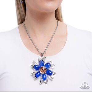 Elegant Blue and Silver Flower Pendant Necklace